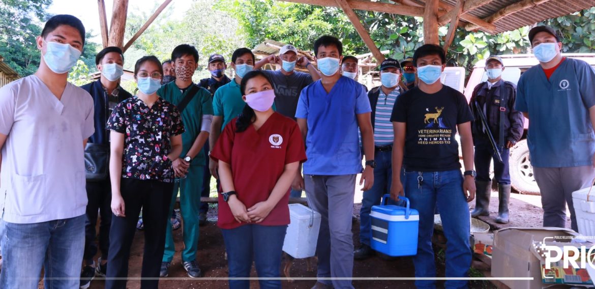 LOOK: The College of Veterinary Medicine Project Team in coordination with the Provincial Veterinary Office conducted a rabies vaccination, today, September 25, 2020 at Kalipayan, Kisanday, Maramag, Bukidnon.