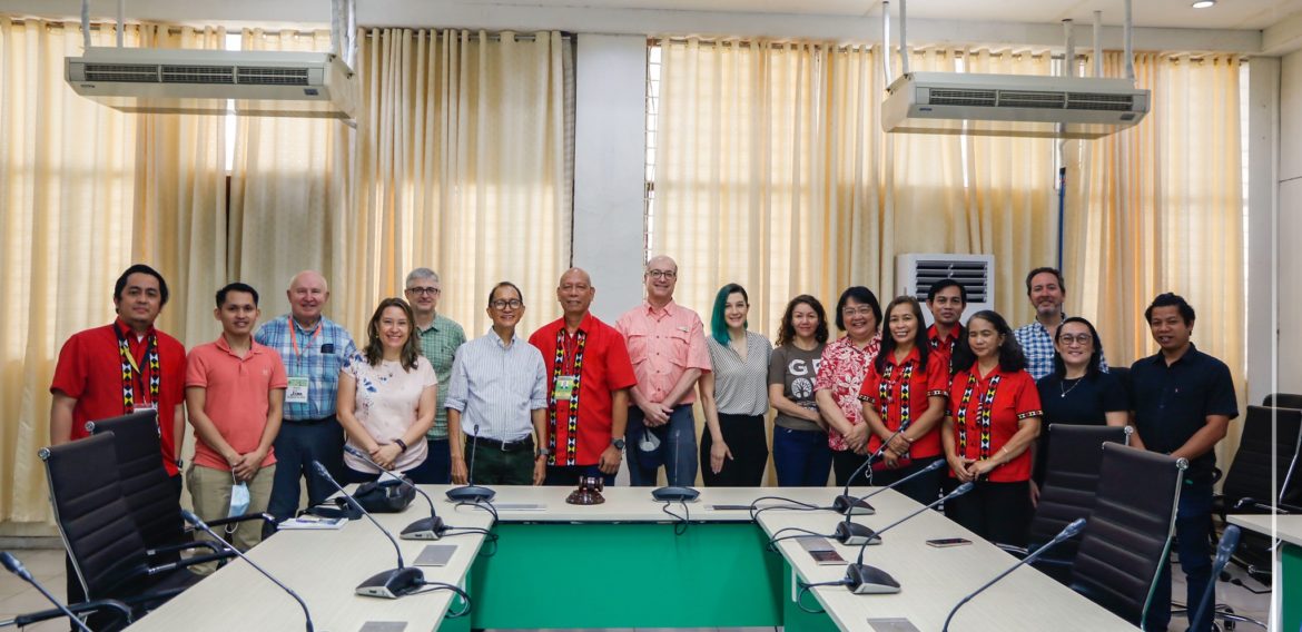 [LOOK] Courtesy Call to the Office of the President, Dr. Jose Alexander Abella and the Vice President for Research Development and Extension, Dr Alan Dargantes of the NSF-funded Research in collaboration with Central Mindanao University thru CEBREM. Research is entitled “Plant Discovery in Southern Philippines. Principal investigator is Dr. Peter Fritsch, of Fort Worth Botanic Garden- Botanical Research Institute of Texas with lead Researchers from CMU, Dr. Victor B Amoroso …