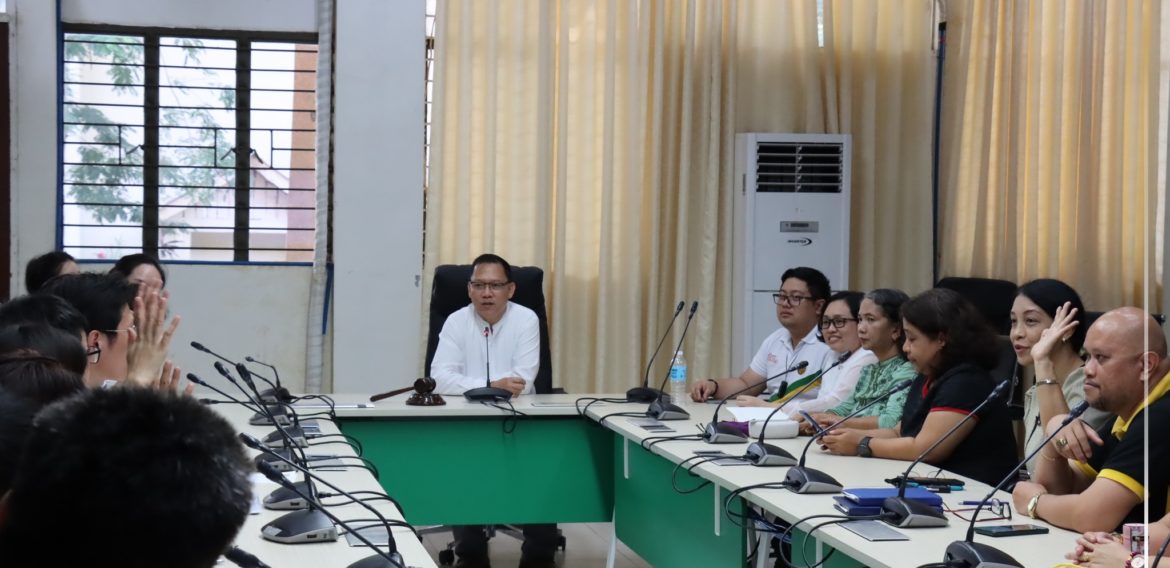 Chinese Ph.D. Biology Students paid a courtesy call to the University President