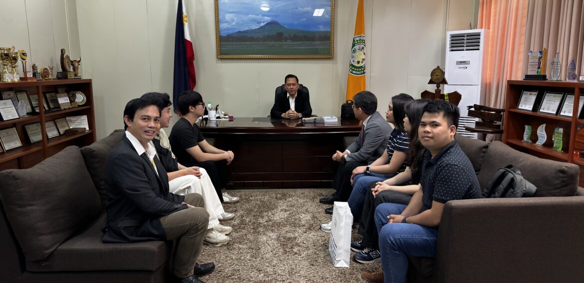 Visitors from Gyeongsang National University, South Korea