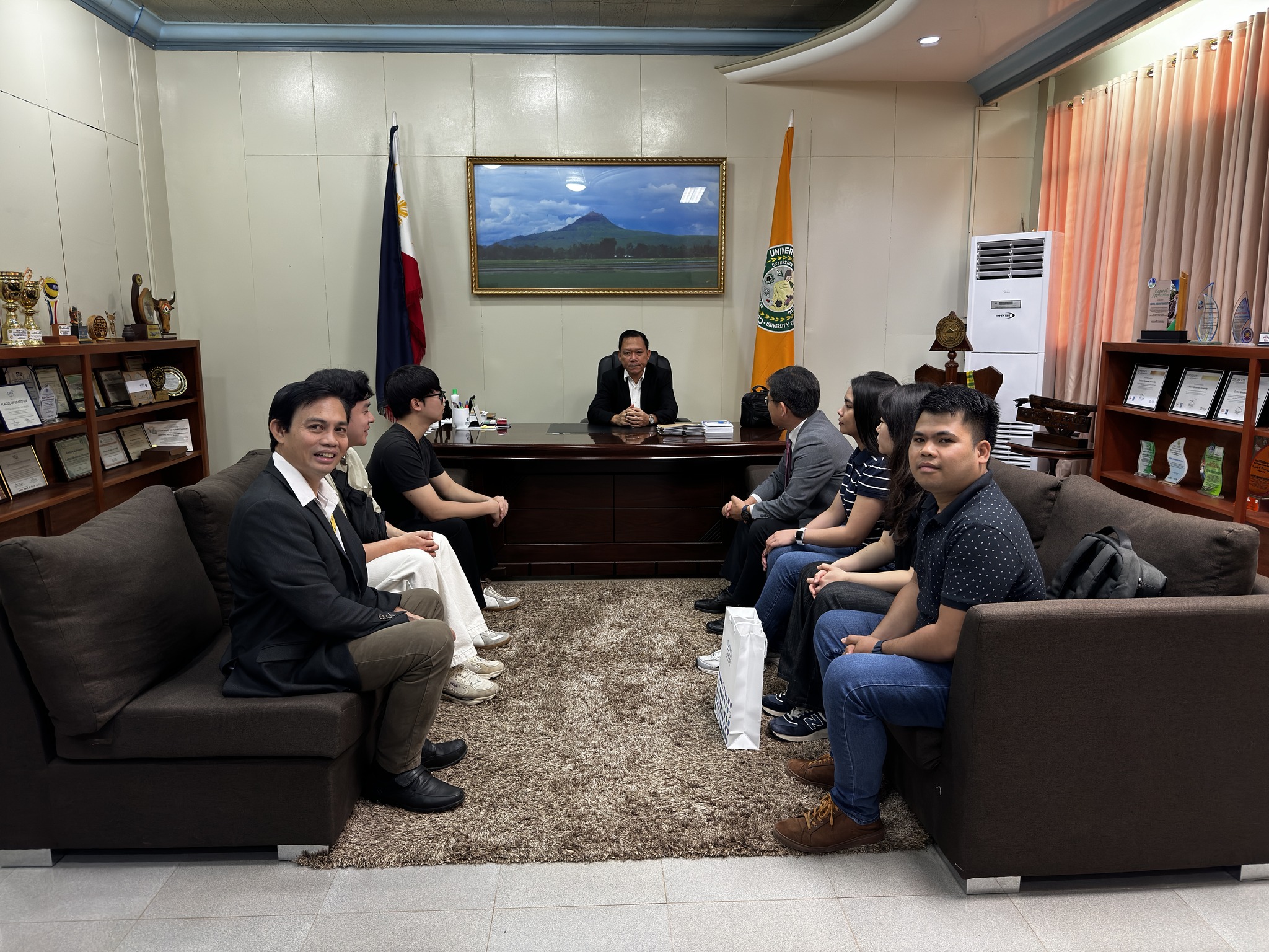 Visitors From Gyeongsang National University South Korea Central