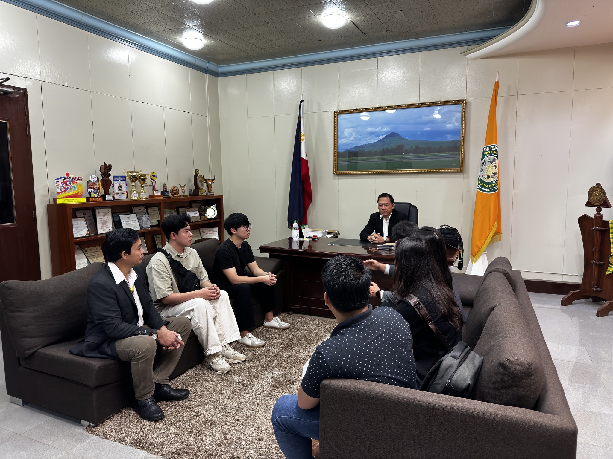 Visitors From Gyeongsang National University South Korea Central