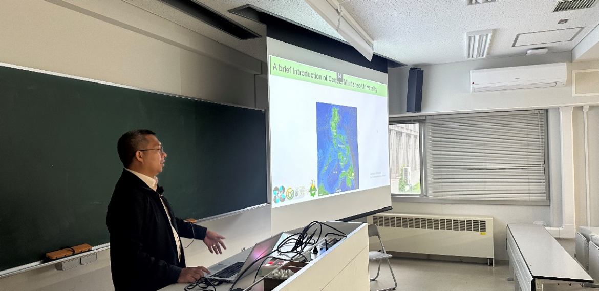 CMU professor delivers special lecture at Hokkaido University