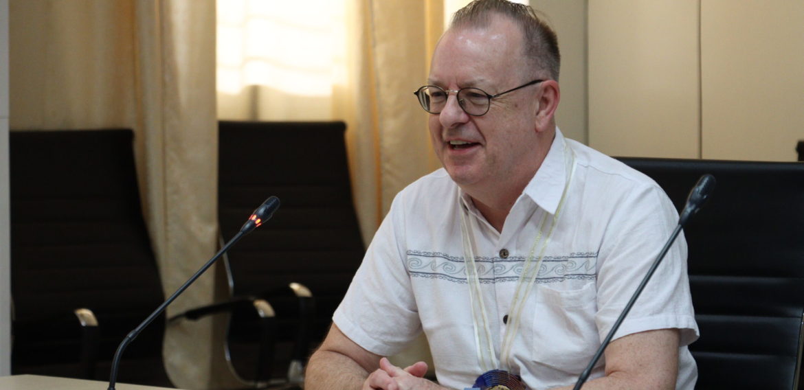 UK visiting professor joins CMU’s academic community