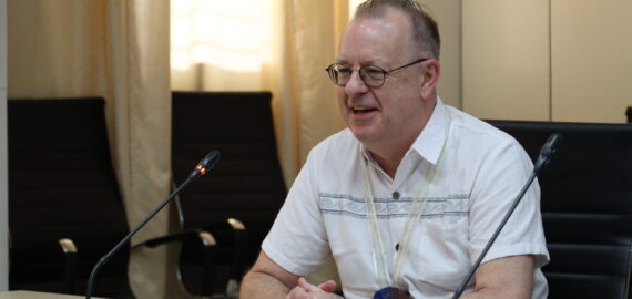 UK visiting professor joins CMU’s academic community